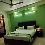 Divine India Service Apartment 3Bhk,J-171 Saket
