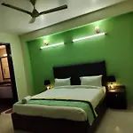 Divine India Service Apartment 3Bhk,J-171 Saket