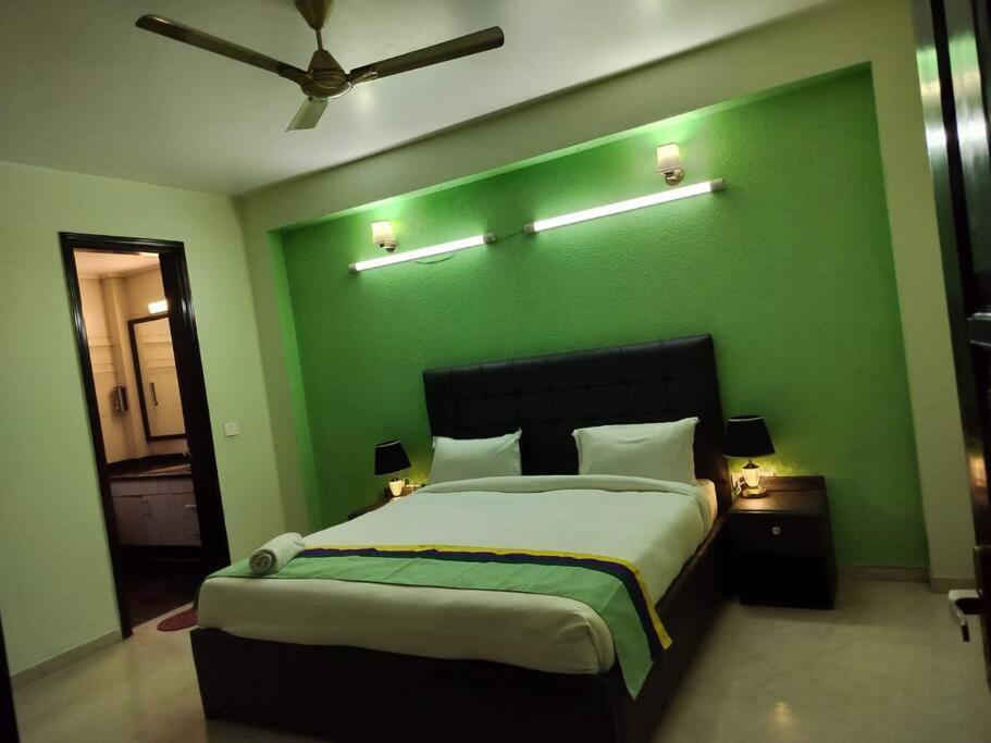 Divine India Service 3bhk,j-171 Saket Apartment *