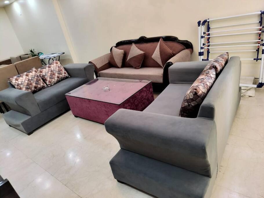 Apartment Divine India Service 3bhk,j-171 Saket