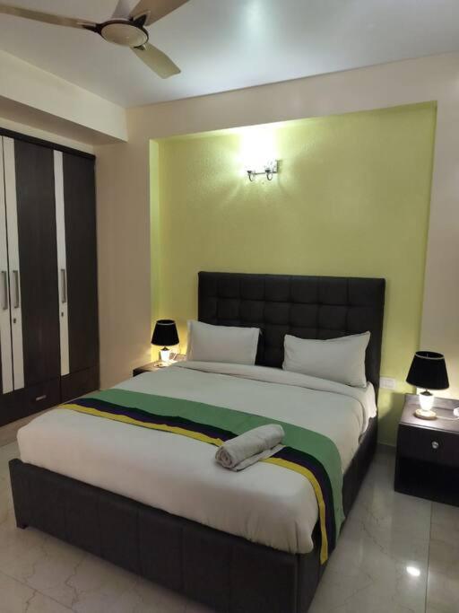 Apartment Divine India Service 3bhk,j-171 Saket *