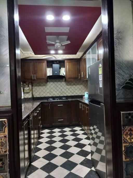 Apartment Divine India Service 3bhk,j-171 Saket *